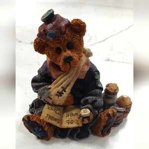 Boyds Bears and Friends, Bailey's poor , it has a little broken piece as shown.